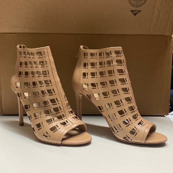 Charles David strappy bootie heel - Picture 1 of 7